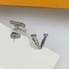 Błyszczące kolczyki diamentowe kolczyki Urok projektant alfabetu z stalowymi kołkami z pudełkiem