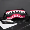 Факт Оптовая мужская мешка на плечо для акулы рисунок цилиндр модный рюкзак уличная тренда печать кожаные сумки для мессенджера.
