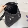 Zongzi Form rackpack Luxury Designer Нейлоновый материал для плеча Классическая печать рюкзак на молнии Черный белый карман180y