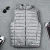冬の男性のアヒルダウンベストコートの超軽量のノースリーブのパウガベストジャケット超薄い暖かい軽量ダウンジャケットウエストコート210910