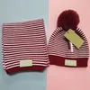 Moda Kış Örme Çocuk Kapaklar ve Atkılar Set Şerit Örgü Beanies Topu Bebek Yumuşak Eşarp Ile Etiketler Toptan