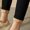 AMII Minimalisme Winter Dames Leggings Mode Solid Stretch Dikke Fleece Slim Fit Broek voor Vrouwen Vrouw 12030596 211204