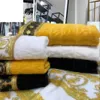 Asciugamano europeo di lusso in puro cotone ispessito corte reale stampato bagno salone di bellezza tre pezzi grado superiore