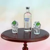 1/12 Acessórios em miniatura para casa de bonecas Mini garrafa de resina para vodca Conjunto de copo de vinho Simulação Modelo de bebida Brinquedo para decoração de casa de boneca