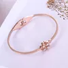 Yun Ruo Neue Ankunft Punk Luxus Drehbare Blume Armreif Rose Gold Farbe Frauen Geburtstag Geschenk Titan Stahl Schmuck Nicht Verblassen q0717