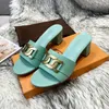 Womens Mode Luxurys Ontwerpers Flat Hoge Slippers Slippers Australië Zomer Lederen Outzool Metalen Ketting Dia's Sexy Dames Schoenen Klassiek