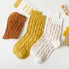 Vente automne et hiver doux collège vent femmes chaussettes bonneterie FLW049A mode dame cadeau Simple peigné argent bas