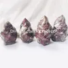 Natural Plum Blossom Tourmaline Quartz Rock Crystal Flame Stone Hantverk Handgjorda Polerad Freeform Vit och Röd Ädelsten Mineral Reiki Torch Figure Prov