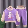 Малышская одежда для девочек весна и осенняя хлопковая костюма 04 -летняя девочка клетчатая буква