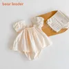 Bear Leader Toddler Baby Ärmlös Sommar Rompers Koreansk stil Spädbarn Flickor Ruffles Bodysuits Born Patchwork Lace Suit 210708