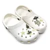 100 stks / partij Bad Bunny PVC Gloed Charms in de Donkere Plastic Ornamenten Schoen decoratie Accessoires Jibitz voor Croc Cloog Shoes