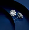 S925 Srebrny kwiat Naszyjnik Zakładka z błyszczącymi diamentami w dwóch rozmiarach i platynowym kolorze dla kobiet biżuteria ślubna GI3244364