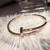 Mode kärlek metall känsla armband juvelen flicka set diamant ett par presentdesigner smycken 18 karat ros guld topp av linjekvalitet