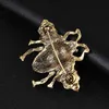 Retro Gold Color Rhinestone Bee Broszka Pin Pearl Latający Broszki Insect Dla Kobiet i Mężczyzn HoneyBee Corsage Unisex Ubrania H1018