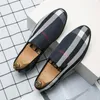 Män skor 2021 Ny Loafer Outdoors Spring Höst Enkelhet Slip på Chaussures Pour Hommes Casual Fashion Concope Comfortable Classic DP009