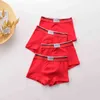 Biancheria intima per bambini di alta qualità Boxer di colore rosso solido per ragazzi adolescenti Mutande di cotone morbido coreano Mutandine per adolescenti Pantaloncini 4 pezzi / pacco 211122