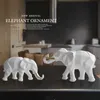 Elefante Figurine 2 / Set Resina para Home Office El Decoração Tabletop Animal Moderno Artesanato Índia Branco Elefante Estátua Decoração 210727