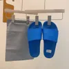 Chinelos de alta qualidade flip flops ins homens e mulheres casais moda praia sapatos letras sandálias clássicas de verão