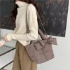 Borsa da sera in nylon trapuntato di design per donna 2022 borsa da donna con manico corto imbottita con fiocco a tracolla da donna di marca invernale