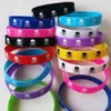 50st Bulk Lot Fashionable Silicone Sport Skull Armband Gummiband Lysande Skelett Hand Arm Armband för Kvinnor Man Jewellri