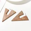 女性ジュエリーギフトのための木製の幾何学的な三角形のビンテージロングドロップの刻み目のイヤリング
