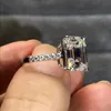 Fedi nuziali di fidanzamento in argento sterling 925 di lusso per donna Anello con diamante simulato 4CT con taglio smeraldo Gioielli in platino