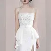 Elegante witte kanten jurk voor vrouwen sexy spaghetti mouwloze high taille ruche split jurken zomer mode 210520