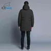 Abrigo de invierno de alta calidad, abrigo de moda simple, diseño de bolsillo grande, parkas de moda de marca con capucha cálida para hombre MW718D 211216