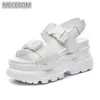 Kvinnor Sandaler Summer Black White Shoes Fashion Tjock Bottom ökar Dam Buckle Platform 35-39 YJ-24