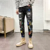 Ly Streetwear moda Slim Jeans hombres algodón elástico bordado rasgado Denim Punk pantalones parches diseñador Hip Hop pantalones hombre