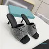 Fashion-P Classe Designer Mulheres Sandálias de Couro Rosquioso Rhinestone Flat Chinelos Scuffs Flips Flops Party Casamento Elegante Senhoras Salto Alto