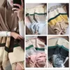 22FW Designer Cashmere Scarf for Women Winter Classic Letter Flower Silk Lace Ring Scarves Storlek 180 x65 cm 6 Färger Box Valfritt322V