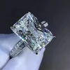Design Bling Square Zirkonia Verlobungsringe Iced Out Bling 4 Krallenfassung Kristall Diamant Ehering für Frauen9107460