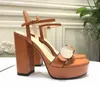 2021 Hoge hakken luxe designer dia's sandalen jurk mode schuim runner lederen chunky hak schoenen casual banket bruiloft sexy klassieke vrouwen sandaal met doos 35-40