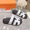 2021 Sandalen Lente Zomer Catwalk Boog Designer Modieuze Slippers Mannen En Vrouwen Hetzelfde Paar Teenlaag Koeienhuid/Frost