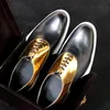 Mode handgjorda guld svart män oxfords ko läder gentlemen derby skor manliga brogue loafers klänning skor