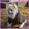 Modehundar valpkläder husdjur vädjar designer hund kappa kläder klassisk f brevjacka för doggy katter överrock kostymer outwear vinter