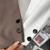 Vendita calda Abiti da donna Blazer Giacche casual da lavoro con fasce per marsupi Cappotti da donna con motivo a triangolo in metallo di colore puro