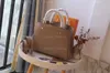 Borse da donna firmate di lusso M45489 Borsa shopping Tourterelle grigio/crema in pelle goffrata M45778 Borsa Montaigne BB nera/beige