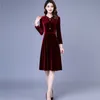 Robe en velours doré automne tempérament rétro femmes à manches longues grande taille base plissée Office Lady 210416