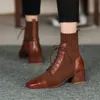 Prawdziwe skórzane szpilki krótkie buty damskie buty kwadratowe palce koronki w górę bloku obcasy stretch kostka kobieta jesień zima 210517