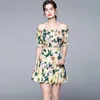 Vrouwen zomer ontwerper elegante gele bloemenprint tweedelige sets vrouwelijke sexy off the schouder bladerdeeg mouw top + mini rok suit 210525