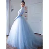 jasnoniebieska suknia tiulowa