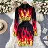 Design Flame Robe tricotée Femmes Fermeture à glissière Collier à manches longues Robes minces Automne Hiver Moulante Robe de pull chaude 210602