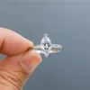 Anelli di zirconi marquise riempiti in oro bianco per le donne Gioielli di fidanzamento di nozze Anello di pietra di cristallo Cluster di accessori di lusso femminile