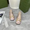 Sapatos femininos de couro retrô de cabeça quadrada, fivela de rua, salto grosso, Baotou, sandálias simples para todos os jogos