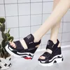 Drop Sommer Frauen Plattform Keil Sandalen Turnschuhe Schwarz Weiß High Heels Offene spitze Dicke Sohle Creepers