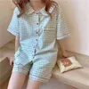 Koreanska kvinnor pyjamas sommar söt plaid pyjamas kawaii lapel pijama mjuk plus storlek sovkläder två styck sätter söt hemdräkt 210901