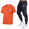디자이너 2021New Mens Tracksuit 두 조각 세트 짧은 소매와 줄무늬 편지가있는 바지 패션 스타일 봄 여름 Outwear 스포츠 세트 Tshirt 정장