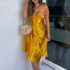 Seksowna sukienka sling Seksowna Gold Side Dla Kobiet Kwadratowy Collar Bez Rękawów Sznurek Slim Solid Midi Suknie Kobiety Moda Styl 210531